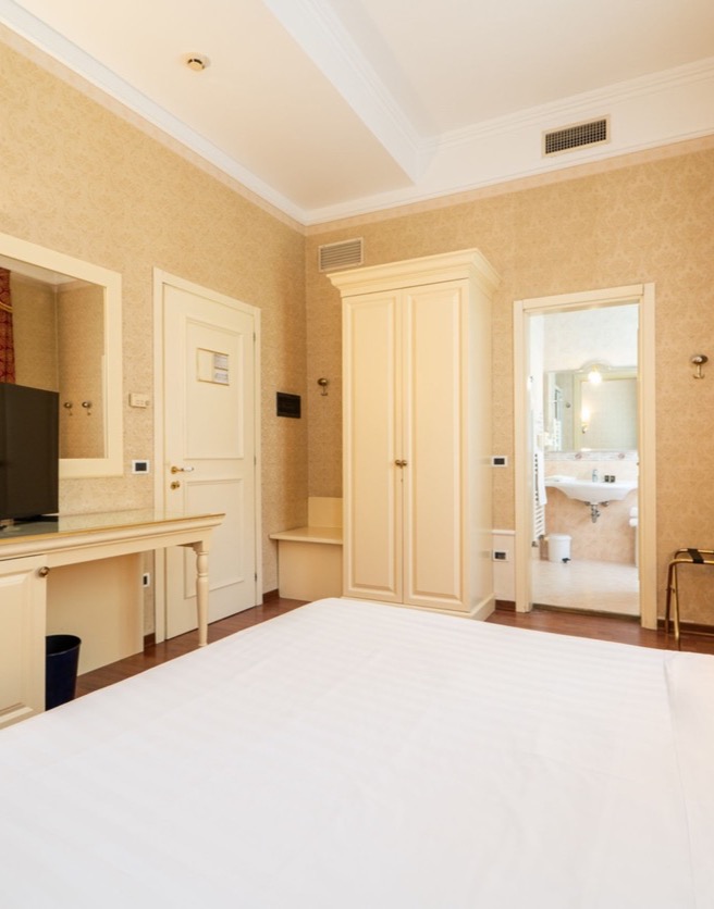 camera doppia con bagno e tv