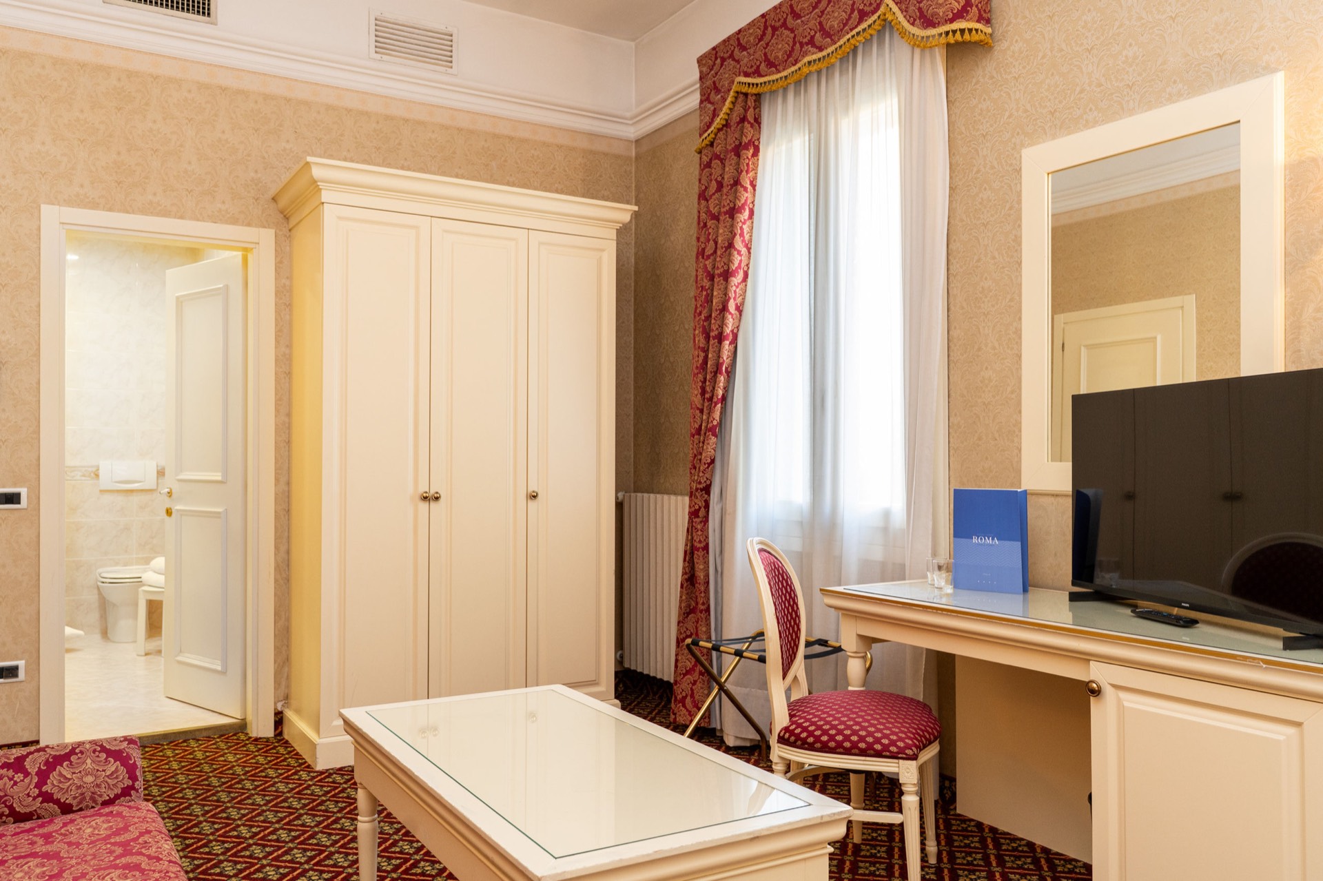 junior suite con armadio e bagno