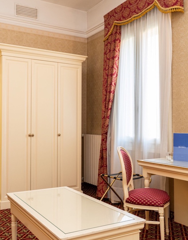 junior suite con armadio e bagno